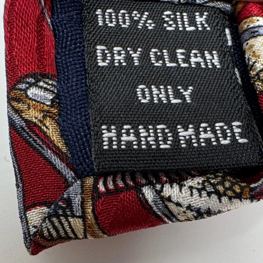 MUSEUM ARTIFACTS vintage Handmade 100% Silk Tie Men's Red  Golf‎ Tie